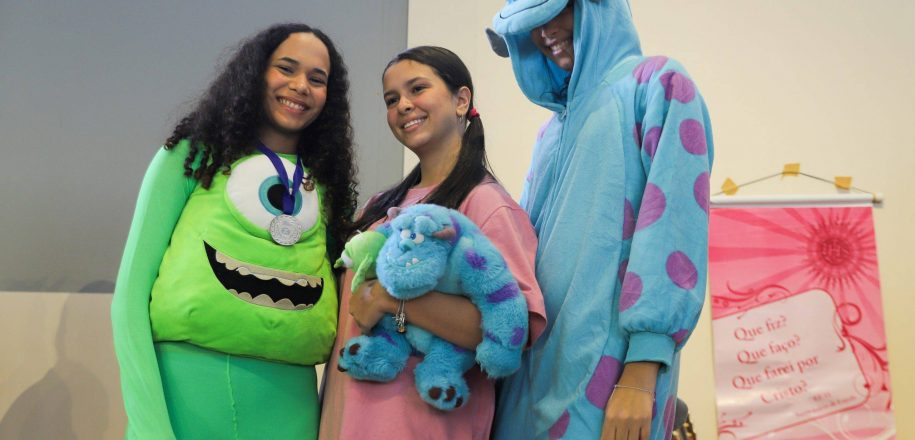 Vestidos de personagens diversos, Terceirão do Vieira tem novo momento de descontração