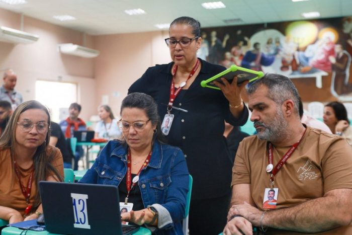 Professores do Vieira têm nova formação sobre uso da IA na educação e técnicas para correção de provas