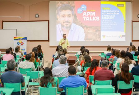 'Na atual Sociedade do Desempenho, tornou-se urgente reinventar as relações entre pais e filhos', diz Marimpietri em palestra no Vieira