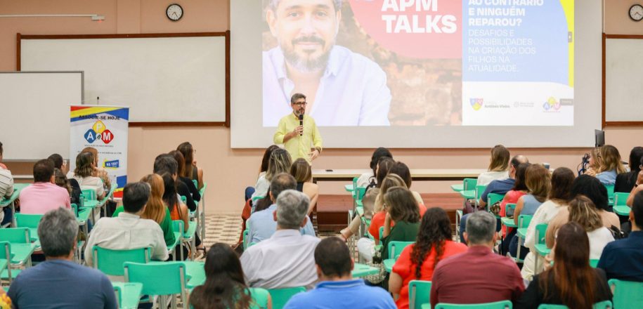 ‘Na atual Sociedade do Desempenho, tornou-se urgente reinventar as relações entre pais e filhos’, diz Marimpietri em palestra no Vieira