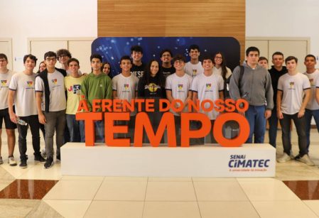 Estudantes do Terceirão do Vieira têm dia de experiência na Universidade Senai Cimatec