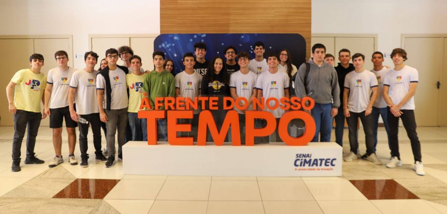 Estudantes do Terceirão do Vieira têm dia de experiência na Universidade Senai Cimatec