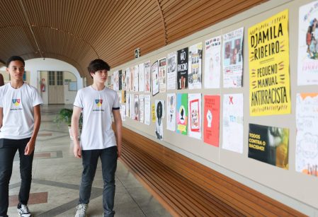 Exposição reúne produções de estudantes em prol da cultura antirracista no ambiente escolar