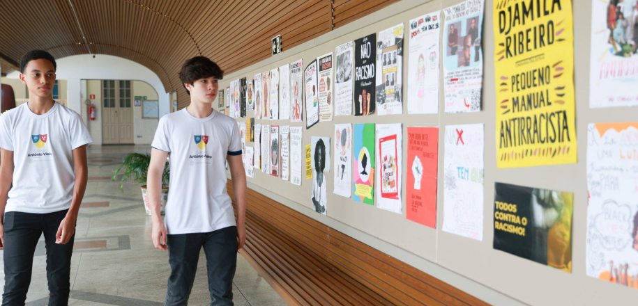 Exposição reúne produções de estudantes em prol da cultura antirracista no ambiente escolar