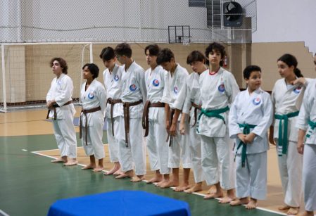 Alunos do Karatê do Vieira demonstram avanços em habilidades no exame de faixa  
