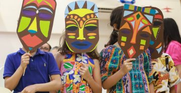 Crianças revelam valorização das influências africanas em projetos pedagógicos do Vieira