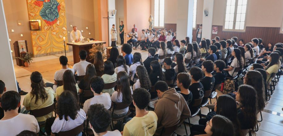 Às vésperas do Enem, estudantes do Terceirão participam de missa especial no Vieira