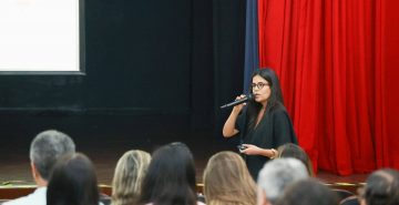 'Bullying sob Olhar da Psicologia' é abordado por Fernanda Vaz em palestra para famílias vieirenses