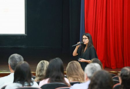 'Bullying sob Olhar da Psicologia' é abordado por Fernanda Vaz em palestra para famílias vieirenses