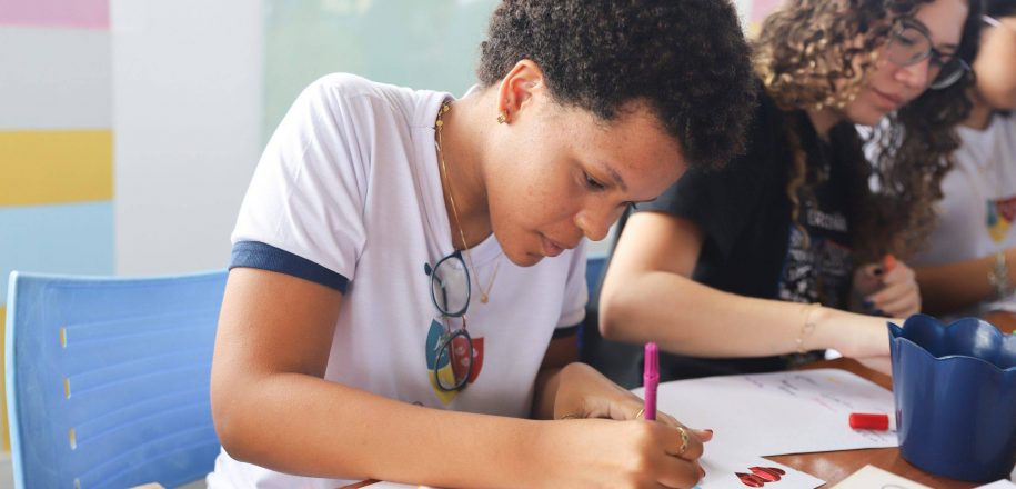 Com assemblage, estudantes produzem arte a partir de memórias afetivas do Vieira