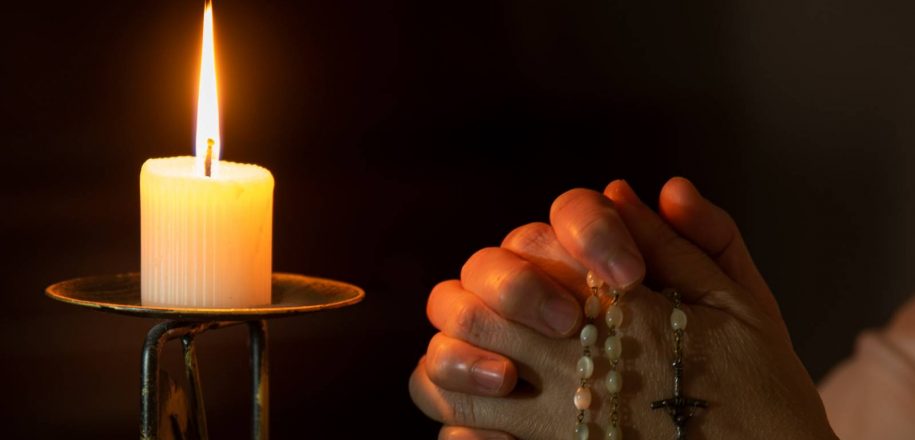 Colaboradores do Vieira acolhem convocação do Papa e rezam terço pela paz no mundo   