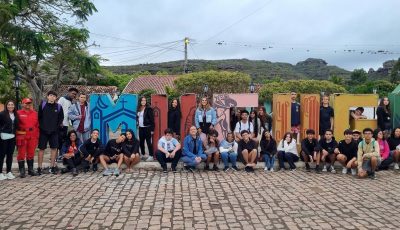 Em excursão para Mucugê, estudantes do Vieira aliam aprendizagens multidimensionais ao lazer 