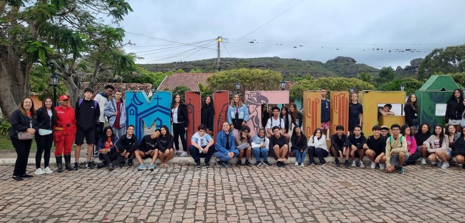 Em excursão para Mucugê, estudantes do Vieira aliam aprendizagens multidimensionais ao lazer 