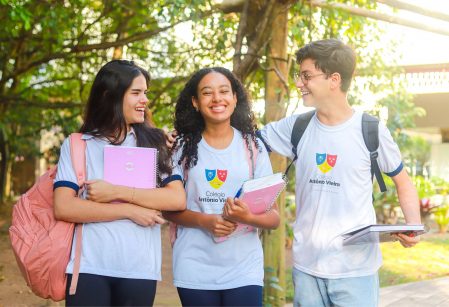 Vieira ganha destaque ao formar líderes para novas exigências do mundo do trabalho. Confira matéria publicada do Correio 24 Horas