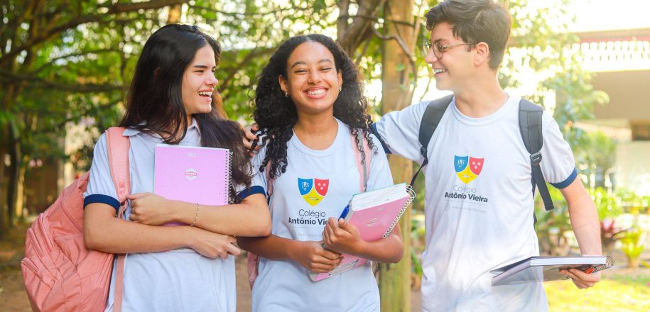 Vieira ganha destaque ao formar líderes para novas exigências do mundo do trabalho. Confira matéria publicada do Correio 24 Horas