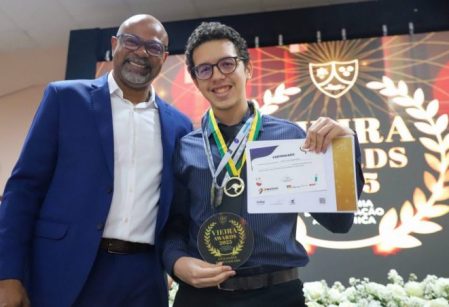 Vieira Awards premia mais de 300 estudantes por desempenho em Olimpíadas do Conhecimento