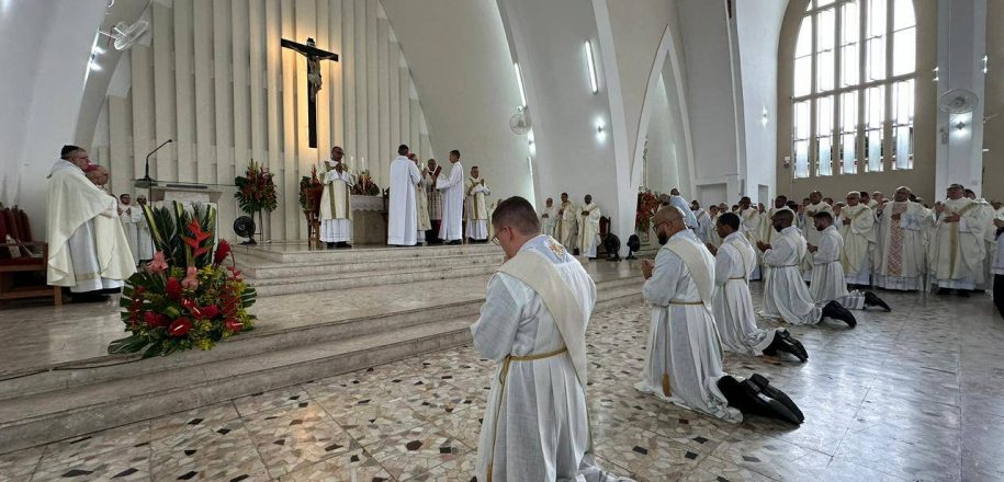 Novos padres ordenados no Santuário Nossa Senhora de Fátima realizam primeiras missas