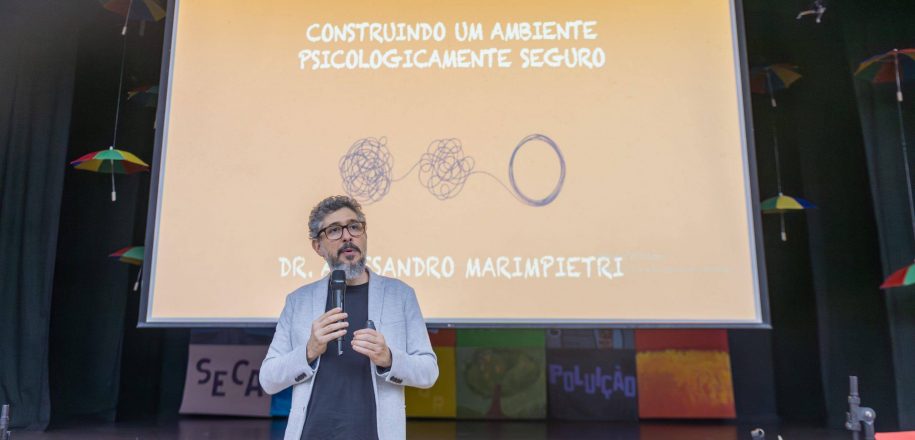 Marimpietri conduz formações para professores e gestores no PDG e Planejamento Pedagógico