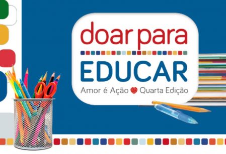 Vieira entrega materiais escolares à Escola João Paulo II, de Feira de Santana