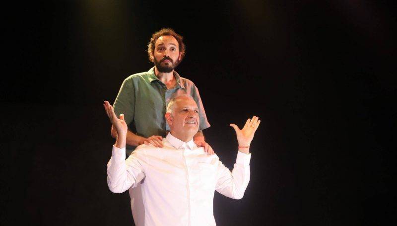 Peça ‘Foi por Esse Amor’ valoriza relações familiares em apresentação para colaboradores do Vieira