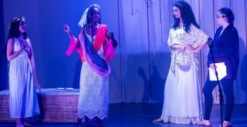 Estudantes atores do Cia Teatro Griô encantam público em apresentação de 'A odisseia da Odisseia'