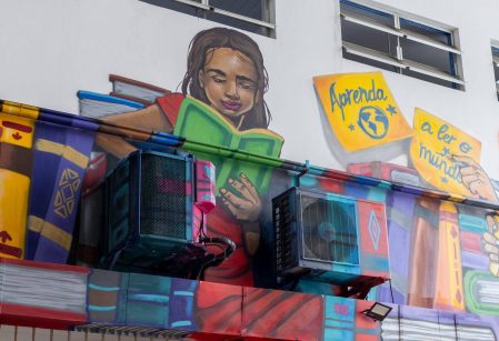 Grafite de Been Andrade estimula aprendizagem e interação no Prédio dos 6º e 7º anos do Vieira