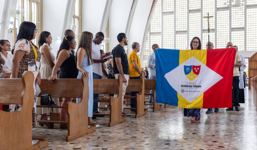 Missa de Abertura do Ano Letivo reúne colaboradores em pedido de bênçãos para novos avanços em 2026    