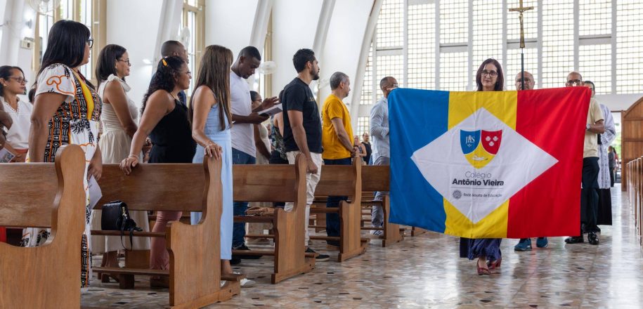 Missa de Abertura do Ano Letivo reúne colaboradores em pedido de bênçãos para novos avanços em 2026    