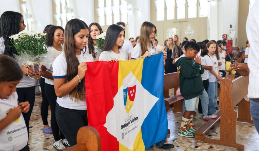 Missa de Ação de Graças reuniu comunidade escolar para celebrar 115 anos do Vieira 