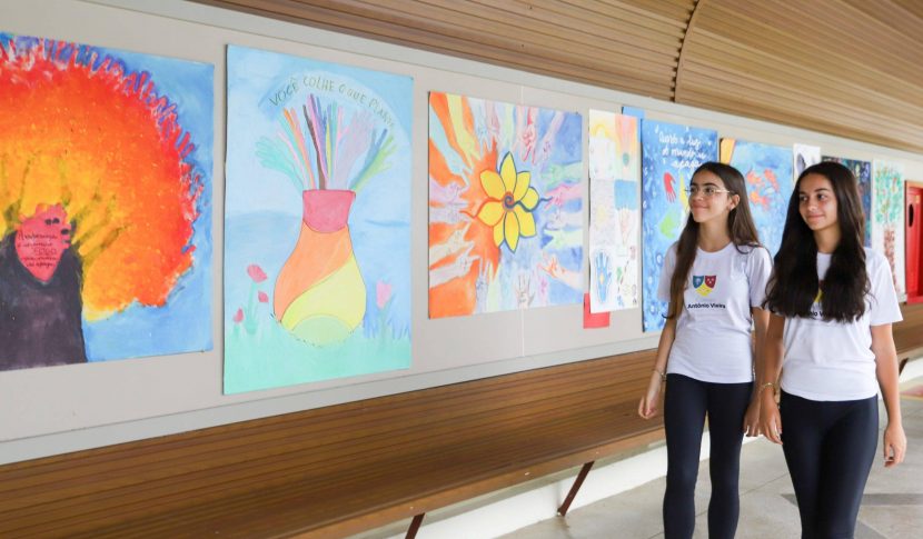 Exposição 'Mãos do Afeto' une arte e formação humana em produções de estudantes do Vieira