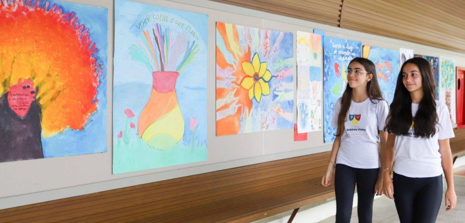 Exposição ‘Mãos do Afeto’ une arte e formação humana em produções de estudantes do Vieira