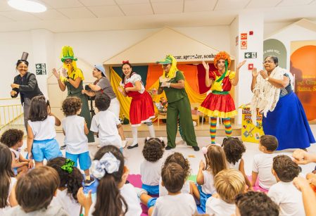 Contação de história com temática envolvendo datas especiais marca mês de abril no Vieirinha