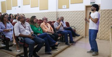 Metas do Relatório da Unesco são tema de formação docente no Vieira. No Vieirinha, houve treinamento especial para equipe de Artes Visuais