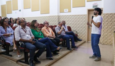 Metas do Relatório da Unesco são tema de formação docente no Vieira. No Vieirinha, houve treinamento especial para equipe de Artes Visuais