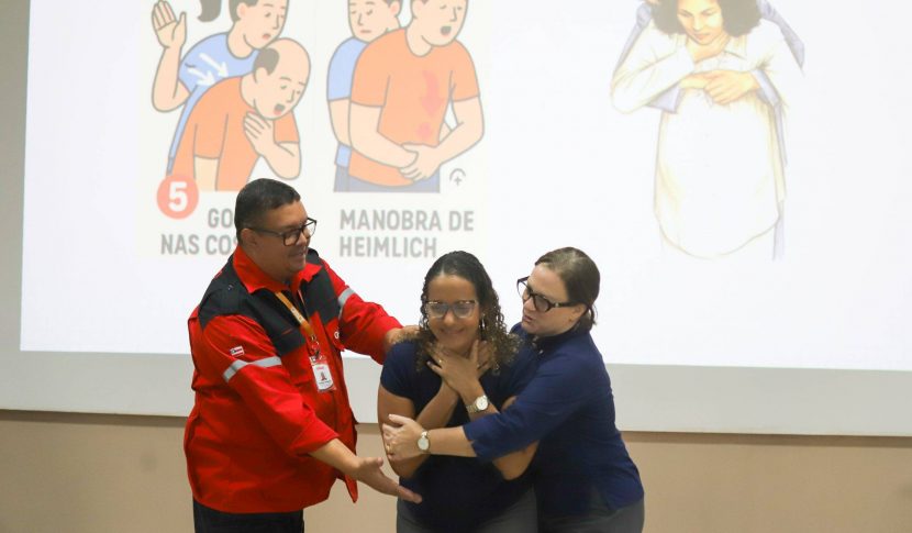 Colaboradores do Vieira recebem certificado de formação de Primeiros Socorros em cumprimento da Lei Lucas. Confira entrevista e saiba mais!