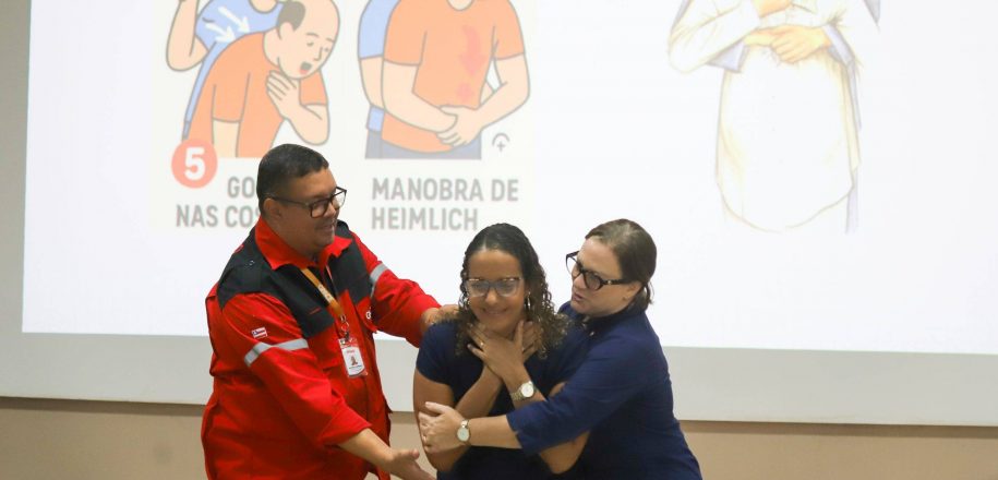 Colaboradores do Vieira recebem certificado de formação de Primeiros Socorros em cumprimento da Lei Lucas. Confira entrevista e saiba mais!