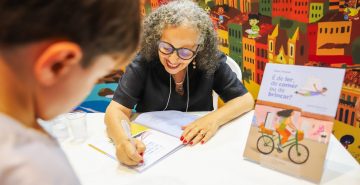 Escritora Sálua Chequer é entrevistada sobre primeiro livro: 'É de ler, de comer ou de brincar?'. Leia!