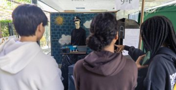 Estudantes montam instalações inspiradas na obra 'Os Miseráveis', do escritor francês Victor Hugo