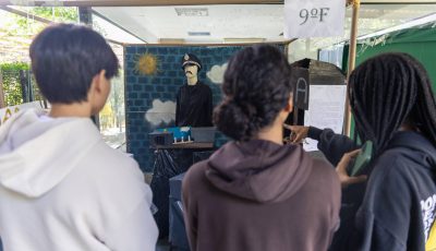 Estudantes montam instalações inspiradas na obra 'Os Miseráveis', do escritor francês Victor Hugo