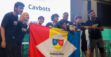 ROBOTICAV – Equipes do Vieira conquistam medalhas de ouro e prata em competição da Federação Internacional de Associações de Esportes de Robôs