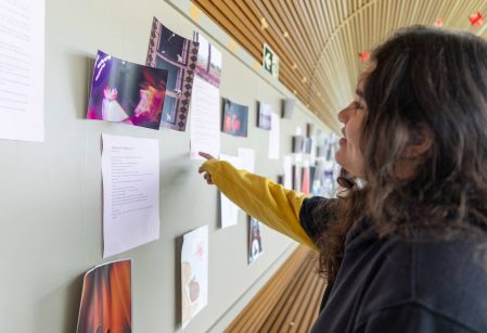AVLA- Exposição de fotos, desenhos e poemas, além de correio de mensagens, enfatizam sentimento do amor