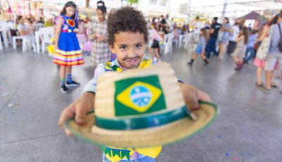 'Figurinhas caipiras' dominam animação do arraiá em clima de Copa do Mundo no Vieirinha
