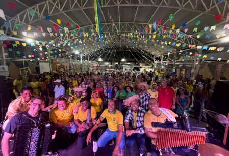 Forró do Trabalhador: 'arraiá danado de bom' ao som da sanfona e do grito de gol