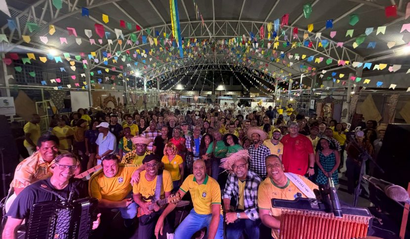 Forró do Trabalhador: 'arraiá danado de bom' ao som da sanfona e do grito de gol