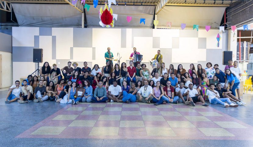 Forró do Tom anima 'arrasta-pé' do Ensino Médio Noturno no Vieira