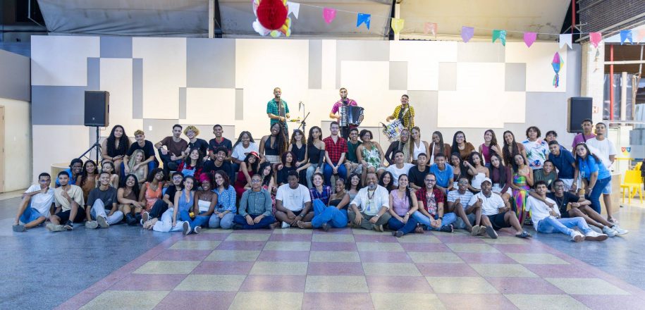 Forró do Tom anima ‘arrasta-pé’ do Ensino Médio Noturno no Vieira