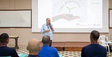 Cuidado integral com a pessoa inspira formação de colaboradores no Colégio Antônio Vieira