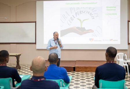 Cuidado integral com a pessoa inspira formação de colaboradores no Colégio Antônio Vieira
