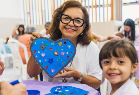 Em programação especial na escola, Vieira celebra amor entre avós e netos