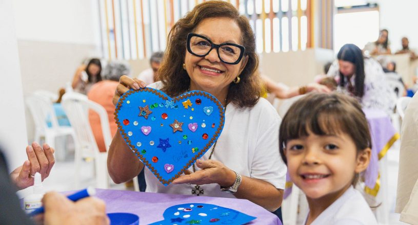 Em programação especial na escola, Vieira celebra amor entre avós e netos